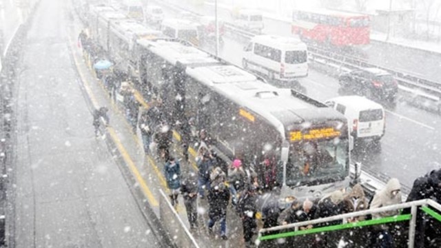İstanbul’da metro ve metrobüs sabaha kadar çalışacak