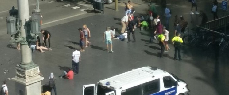 Barcelona'da bir minibüs kalabalığın arasına daldı 13 ölü, 100'den fazla yaralı