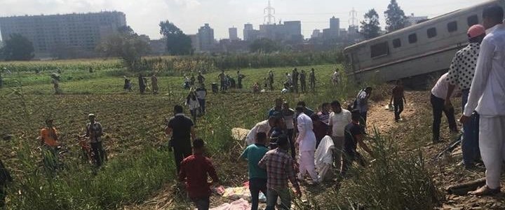 Mısır'da iki tren çarpıştı 36 ölü