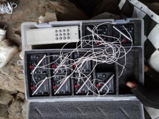 Hakkaride  çok sayıda silah ve mühimmat ele geçirildi