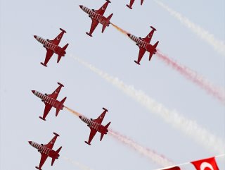 Türk Yıldızları İzmir semalarında