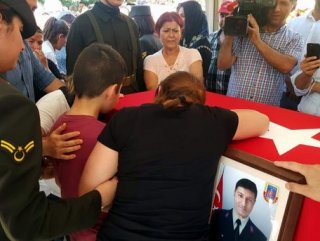 Bakanlardan şehit evine ziyaret