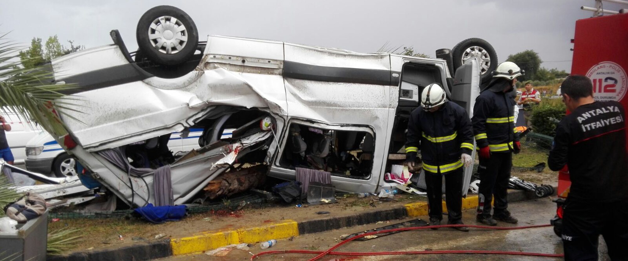 Manavgat'ta tur midibüsü devrildi 3 ölü, 10 yaralı