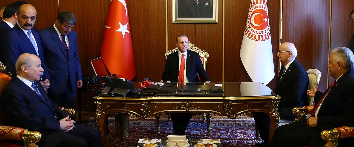 Meclis'te sürpriz görüşme