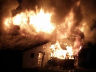 Patlayan mutfak tüpü evi kullanılamaz hale getirdi