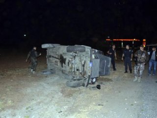 Şanlıurfada zırhlı araç devrildi 2 polis yaralı