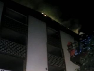 Bağcılarda boş binanın çatısı yandı