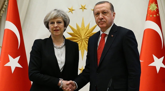 Cumhurbaşkanı Recep Tayyip Erdoğan, İngiltere Başbakanı May ile telefonda görüştü