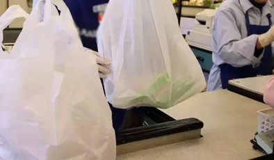 Plastik poşet yerine sadece kağıt ve bez çanta satan marketler yandı