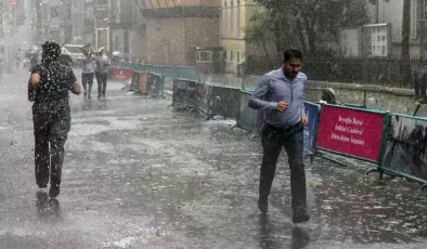 Sıcaktan kavrulan İstanbullulara müjde! Sağanak yağış geliyor