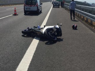 Bariyerlere çarpan polis hayatını kaybetti