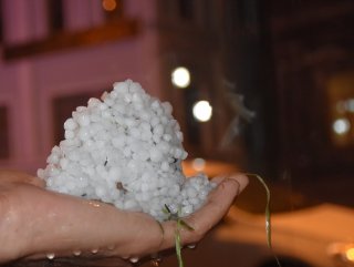 Karsta şiddetli dolu etkili oldu