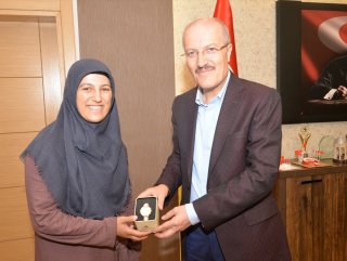 2 aylık bebeğe karaciğerinden parça verdi