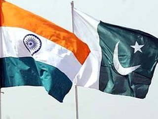 Keşmirde Hindistan ile Pakistan askerleri çatıştı