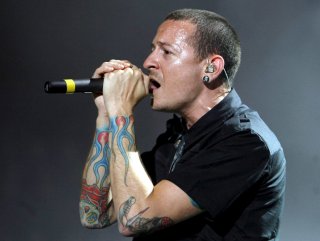 Linkin Parkın solisti Bennington kendini astı