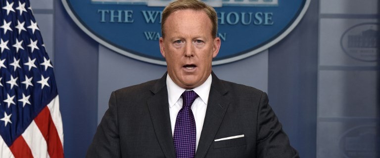 Trump'ın Beyaz Saray sözcüsü istifa etti