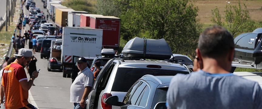 Avrupa’ya açılan kapılarda dönüş trafiği sürüyor