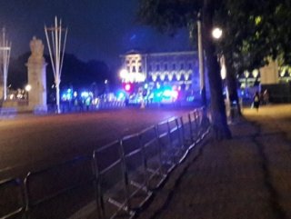 Londrada polise kılıçlı saldırı