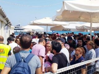 Yunanistana giden Türk turistlerin gümrük çilesi