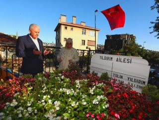 Başbakan Yıldırımdan kabir ziyareti