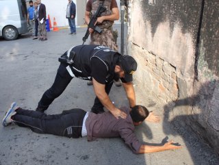 İstanbulda uyuşturucu tacirlerine baskın