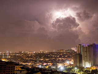 İstanbulu şimşekler aydınlattı