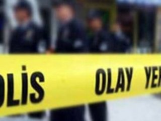 İzmirde kavgayı ayırmak isteyen polis bıçaklandı