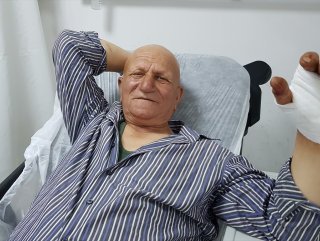 Kuşburnu toplarken ayı saldırısına uğradı