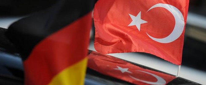 "Türkiye'de gözaltında olan 2 Alman'dan biri serbest"