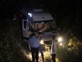 Tekirdağda minibüs yoldan çıktı 15 yaralı