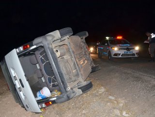 Adıyamanda ticari araç devrildi 8 yaralı