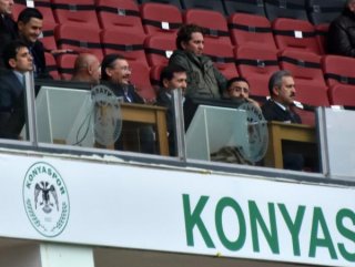 İstifa eden Melih Gökçek tribünde