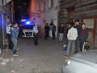 İzmirde apartmanda patlama 1 yaralı