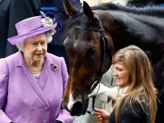 Kraliçe Elizabeth at yarışlarından milyonlar kazanıyor
