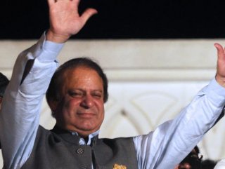 Pakistan Eski Başbakanı Navaz Şerif partisine dönüyor