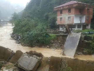 Rizedeki şiddetli yağışta 40 ev tahliye edildi