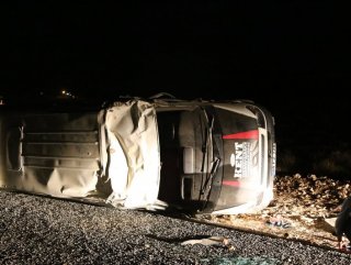 Tarım işçilerini taşıyan minibüs devrildi