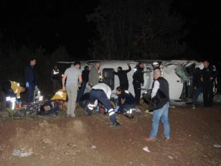 Eskişehirde servis midibüsü devrildi