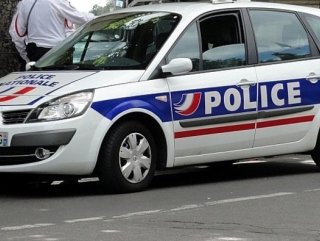 Fransada öğrencilerin arasına araç daldı