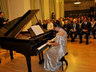 Otizmli Türk piyanist Budapeştede konser verdi